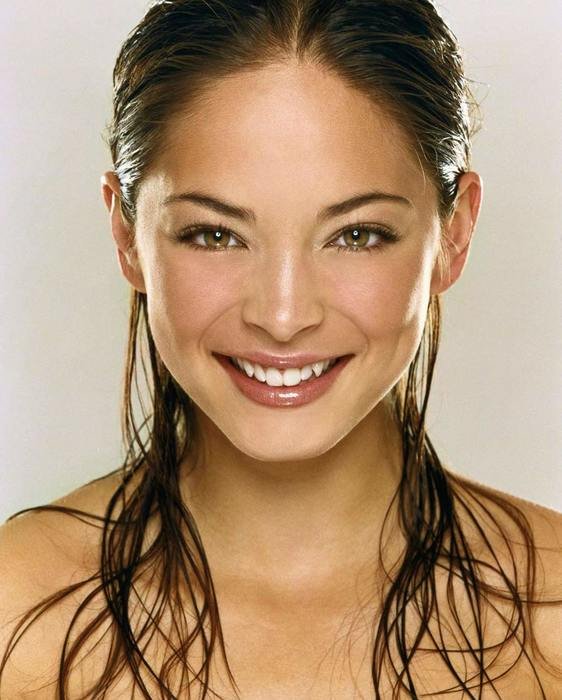 Kristin Kreuk photo