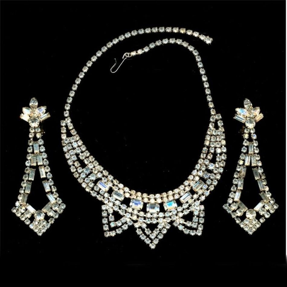 clipart of the Vintage Rhinestone Necklace