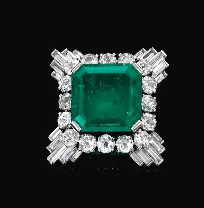 DIAMOND CLIP MOUNTED BY CARTIER 1930S The Octagonal Step Cut Emerald
