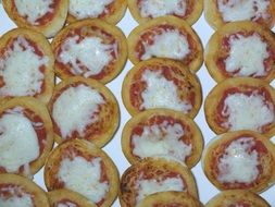 small pizzas with mozzarella