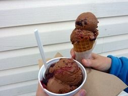 chocolate ice cream desert