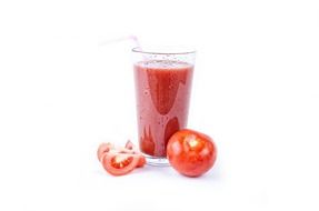 glass of fresh tomato juice