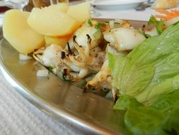 Squid with the lettuce