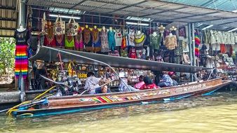 damnoen saduak floating market in Bangkok