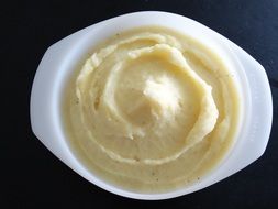 serving of mashed potatoes