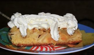 apple pie with cream