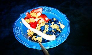 muesli with blueberries and strawberries for a healthy diet