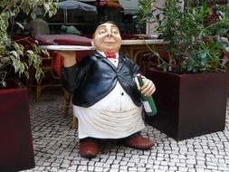 restaurant shef statue