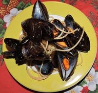 incredibly tasty spaghetti mussels dish