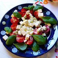 italian salad cheese onion feta tomatoes