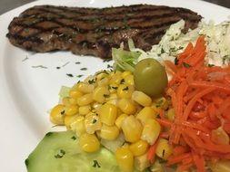 steak with vegetables