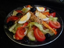 salad with tuna