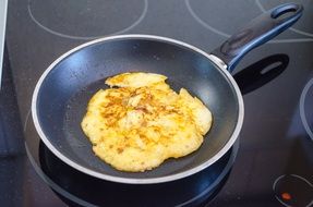 Omlett on the pan