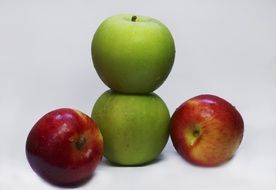 two green and two red apples