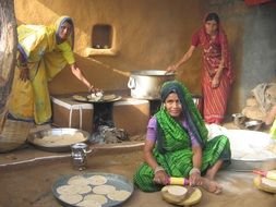 indian women cooking food