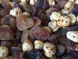 nutsand raisins, healthy food