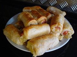 sausages baked in puff pastry