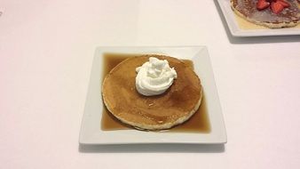 pancake with cream