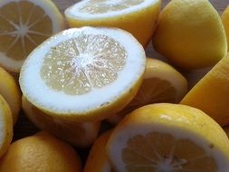 fresh sliced lemons