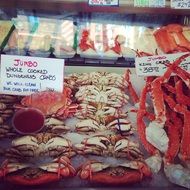 raw seafood on market stall