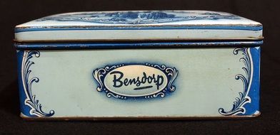 bensdorps box with chocolate