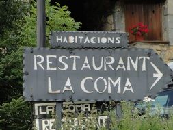 restaurant la coma sign