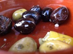 Green and black olives in the bowl
