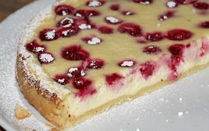 sweet cheesecake with berry