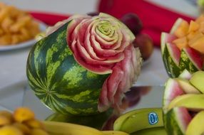 Flower cut on the watermelon
