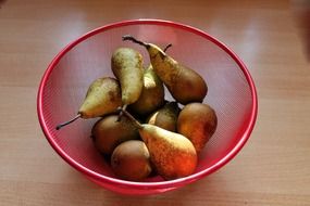 pears in the red plate