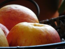 apples in a deep plate