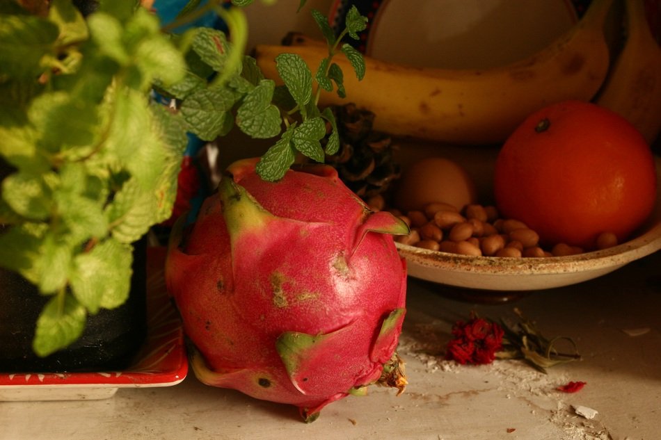 dragon fruit,peanut and orange