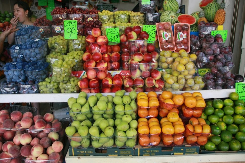 israel fruits in a shop