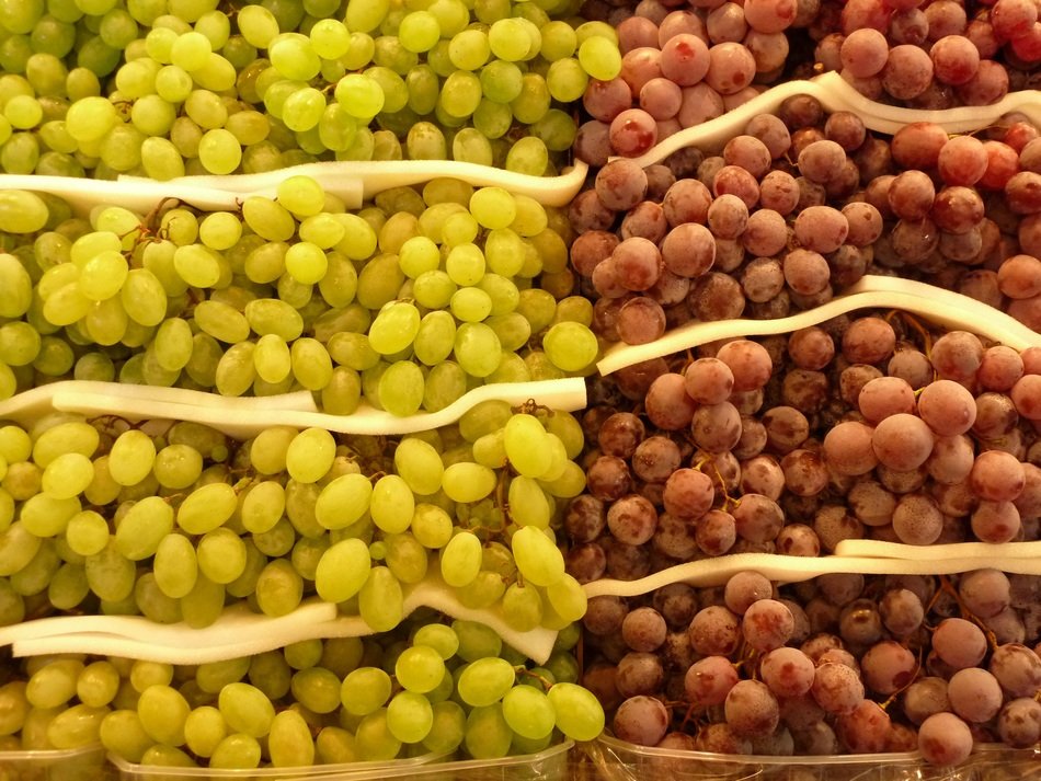 green and blue grapes lie together