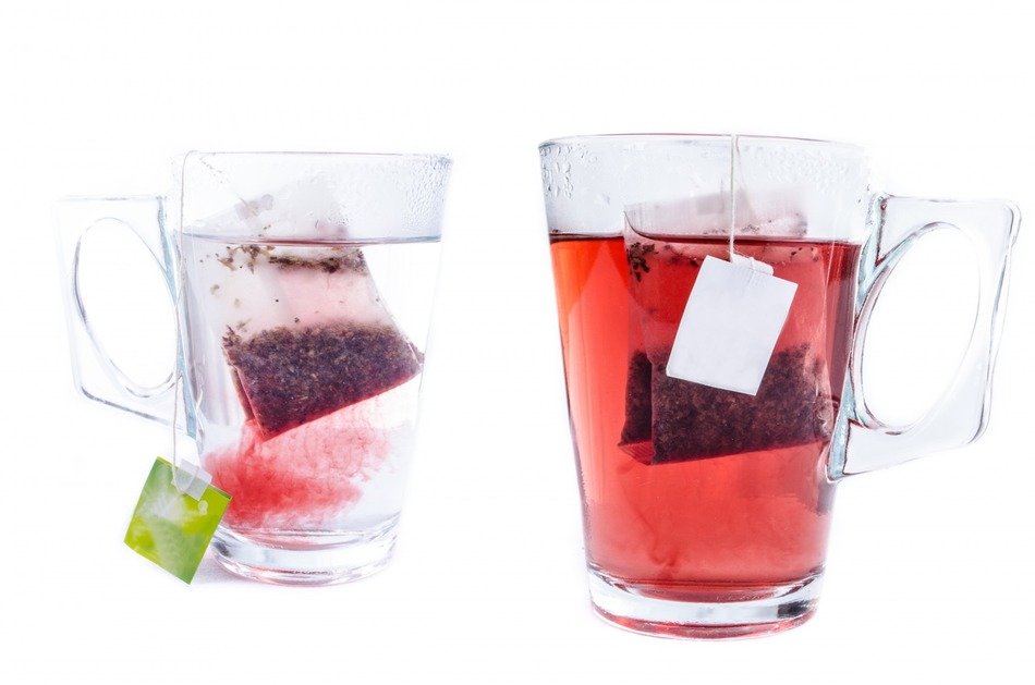 teabags in the glass cups