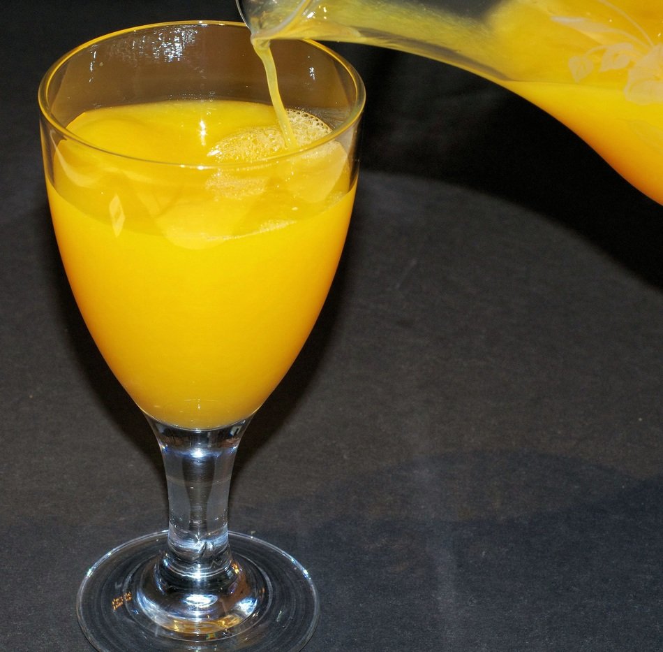 Fresh juice in the glass