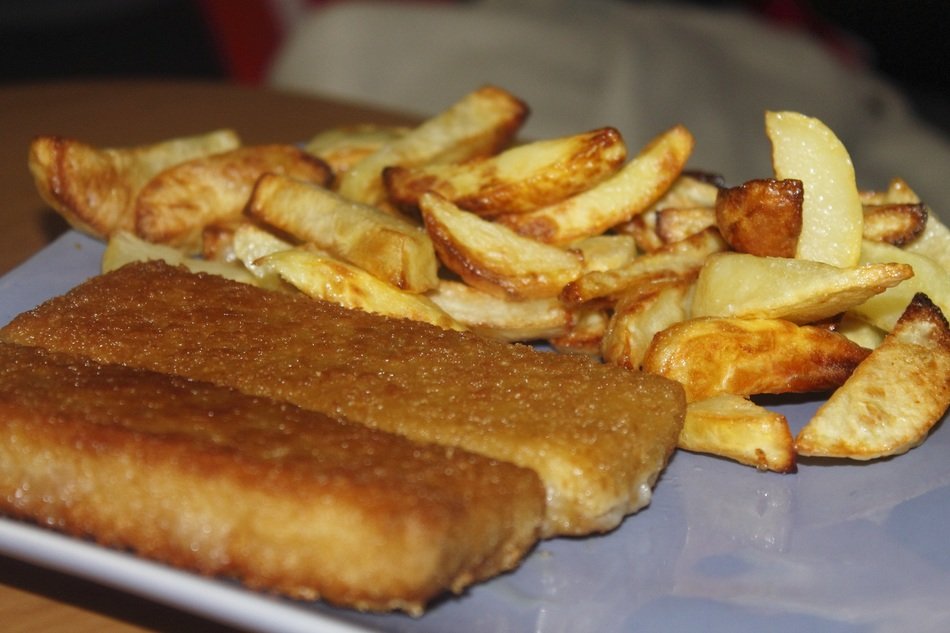 Fried fish with the potatoes
