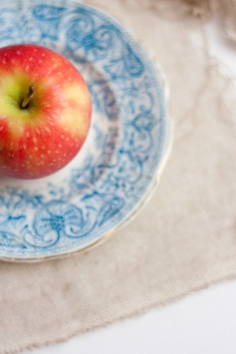 red apple on a ceramic plate
