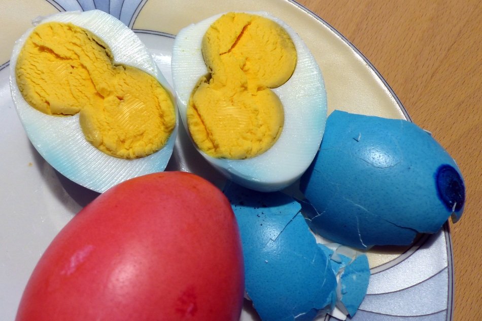 Cut in two egg with double yolk