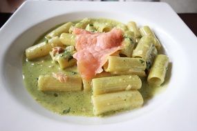 pasta with salmon