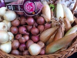 fresh red onions