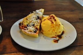 yellow apple pie with ice cream