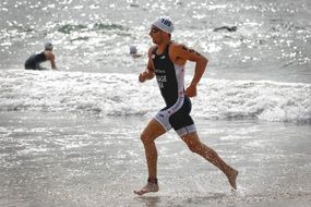 triathlon runner