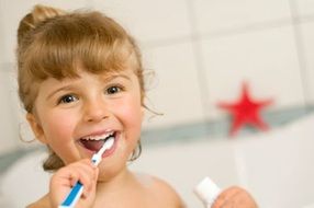 small girl brushing her teath