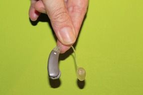 photo of the hearing aid in hand