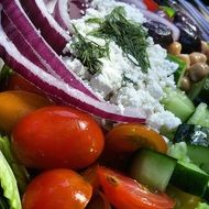 onions and tomatoes in vegetables salad