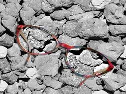 glasses lie on pebbles