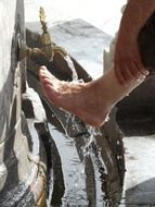 Foot washing under the faucet fountain