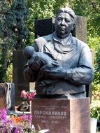 gynecologist grave in the cemetery in Moscow