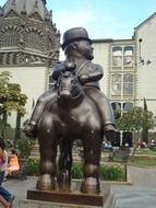 sculpture in colombia